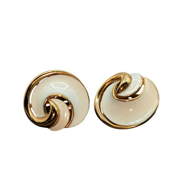Vintage Signed Crown Trifari Gold Tone White Enamel Swirl Clip On Earrings - Picture 1 of 4